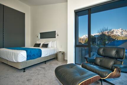 Alpine Vista House | Modern Luxury with Panoramic Lake & Mountain Views - Queenstown, New Zealand