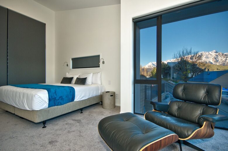 Alpine Vista House | Modern Luxury with Panoramic Lake & Mountain Views - Queenstown, New Zealand