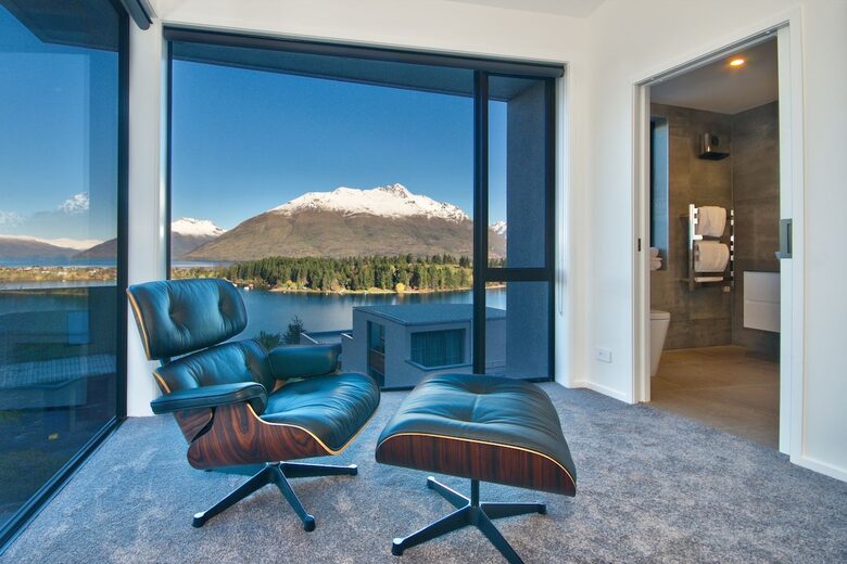 Alpine Vista House | Modern Luxury with Panoramic Lake & Mountain Views - Queenstown, New Zealand