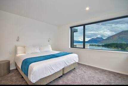 Alpine Vista House | Modern Luxury with Panoramic Lake & Mountain Views - Queenstown, New Zealand