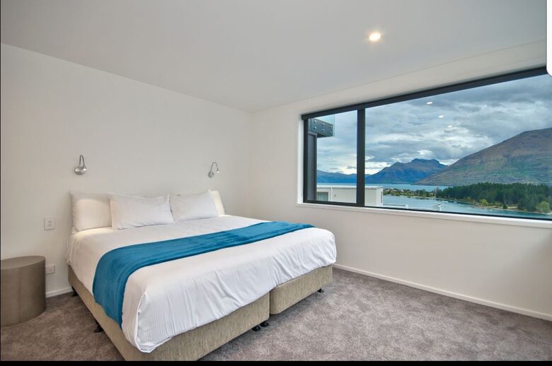 Alpine Vista House | Modern Luxury with Panoramic Lake & Mountain Views - Queenstown, New Zealand
