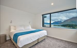 Alpine Vista House | Modern Luxury with Panoramic Lake & Mountain Views - Queenstown, New Zealand