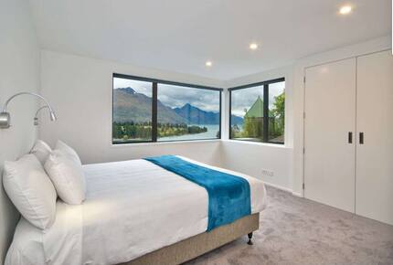 Alpine Vista House | Modern Luxury with Panoramic Lake & Mountain Views - Queenstown, New Zealand