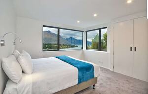 Alpine Vista House | Modern Luxury with Panoramic Lake & Mountain Views - Queenstown, New Zealand