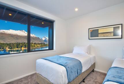 Alpine Vista House | Modern Luxury with Panoramic Lake & Mountain Views - Queenstown, New Zealand
