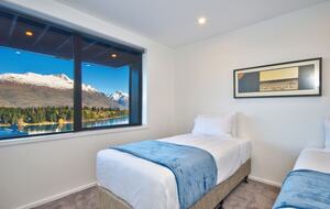 Alpine Vista House | Modern Luxury with Panoramic Lake & Mountain Views - Queenstown, New Zealand