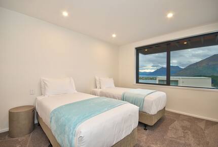 Alpine Vista House | Modern Luxury with Panoramic Lake & Mountain Views - Queenstown, New Zealand
