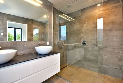 Alpine Vista House | Modern Luxury with Panoramic Lake & Mountain Views - Queenstown, New Zealand