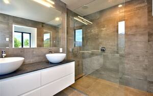 Alpine Vista House | Modern Luxury with Panoramic Lake & Mountain Views - Queenstown, New Zealand