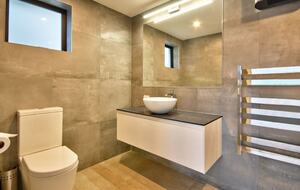 Alpine Vista House | Modern Luxury with Panoramic Lake & Mountain Views - Queenstown, New Zealand