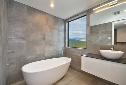 Alpine Vista House | Modern Luxury with Panoramic Lake & Mountain Views - Queenstown, New Zealand