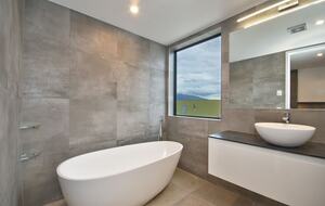 Alpine Vista House | Modern Luxury with Panoramic Lake & Mountain Views - Queenstown, New Zealand