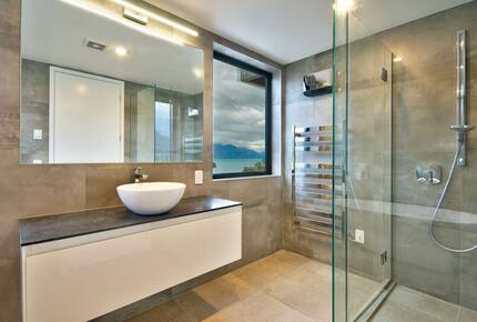 Alpine Vista House | Modern Luxury with Panoramic Lake & Mountain Views - Queenstown, New Zealand