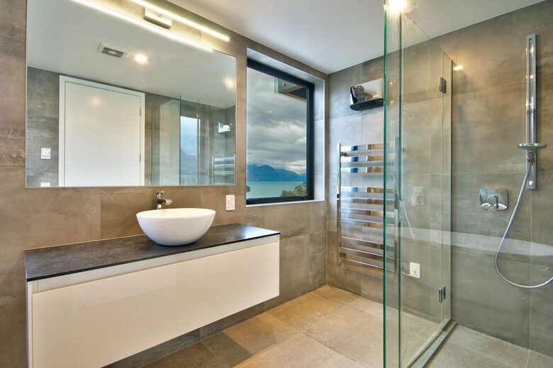 Alpine Vista House | Modern Luxury with Panoramic Lake & Mountain Views - Queenstown, New Zealand