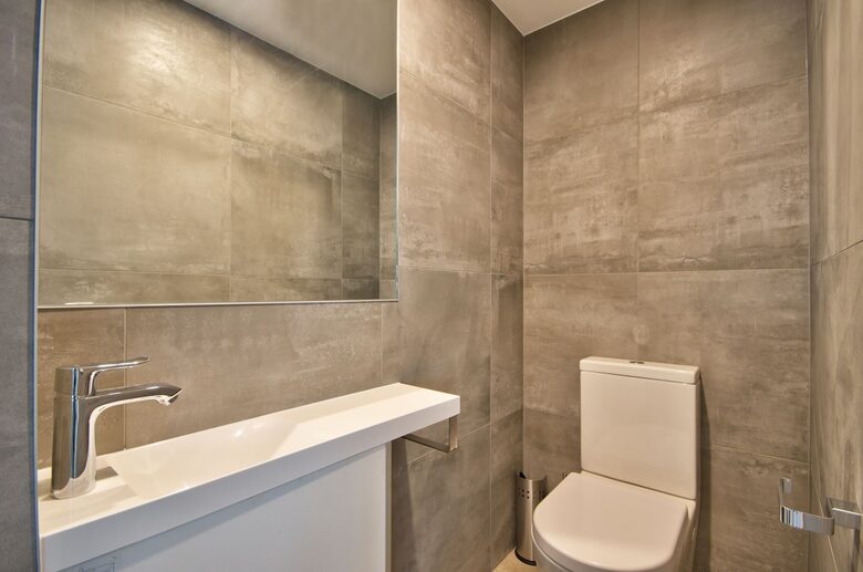 Alpine Vista House | Modern Luxury with Panoramic Lake & Mountain Views - Queenstown, New Zealand