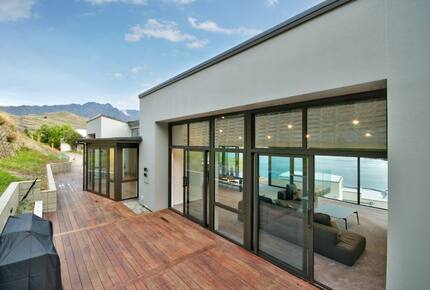 Alpine Vista House | Modern Luxury with Panoramic Lake & Mountain Views - Queenstown, New Zealand
