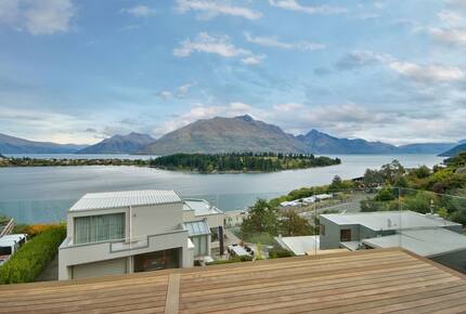 Alpine Vista House | Modern Luxury with Panoramic Lake & Mountain Views - Queenstown, New Zealand
