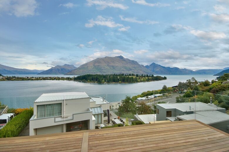 Alpine Vista House | Modern Luxury with Panoramic Lake & Mountain Views - Queenstown, New Zealand
