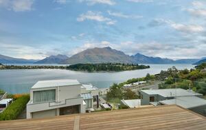 Alpine Vista House | Modern Luxury with Panoramic Lake & Mountain Views - Queenstown, New Zealand