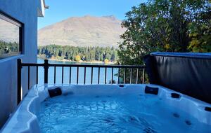 Alpine Vista House | Modern Luxury with Panoramic Lake & Mountain Views - Queenstown, New Zealand