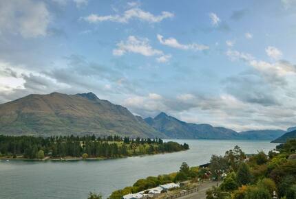 Alpine Vista House | Modern Luxury with Panoramic Lake & Mountain Views - Queenstown, New Zealand