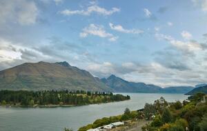 Alpine Vista House | Modern Luxury with Panoramic Lake & Mountain Views - Queenstown, New Zealand