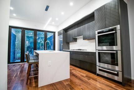 Stylish Brownstone Retreat in the Heart of Historic Brooklyn - Brooklyn, New York