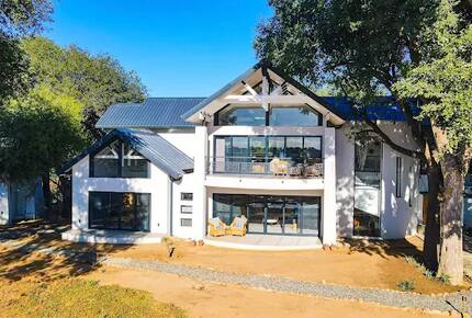 Tapologo River Lodge - Tsetsebjwe, Botswana