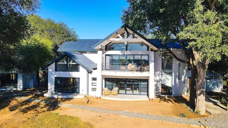 Tapologo River Lodge - Tsetsebjwe, Botswana