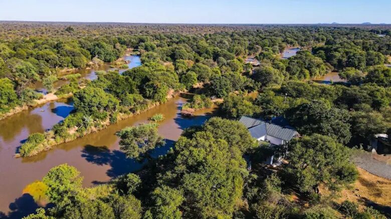 Tapologo River Lodge - Tsetsebjwe, Botswana