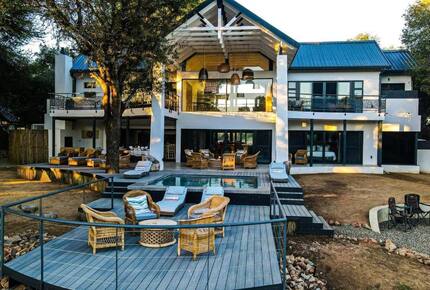 Tapologo River Lodge - Tsetsebjwe, Botswana