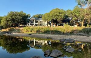 Tapologo River Lodge - Tsetsebjwe, Botswana