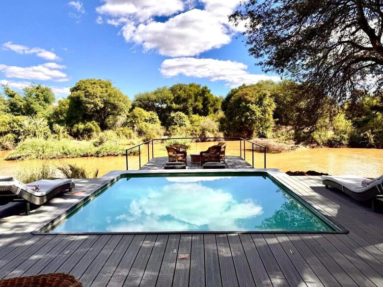 Tapologo River Lodge - Tsetsebjwe, Botswana