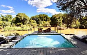 Tapologo River Lodge - Tsetsebjwe, Botswana