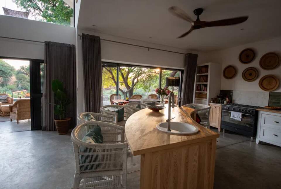 Tapologo River Lodge - Tsetsebjwe, Botswana