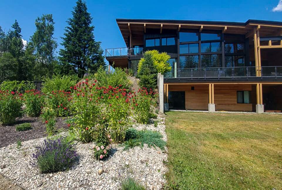 Reve Chalet | An 8-Acre Alpine Estate in the Heart of Revelstoke - Revelstoke, Canada