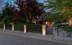 Gated Okanagan Waterfront Estate with Private Dock and Hot Tub - Summerland, Canada