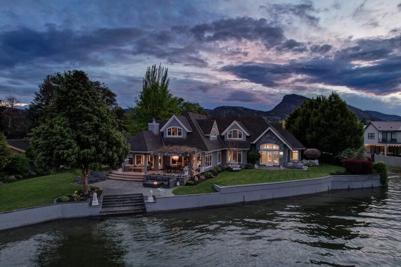 Gated Okanagan Waterfront Estate with Private Dock and Hot Tub - Summerland, Canada