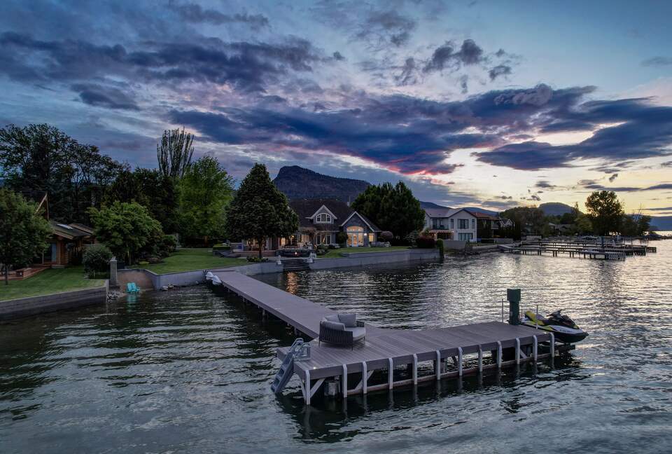 Gated Okanagan Waterfront Estate with Private Dock and Hot Tub - Summerland, Canada