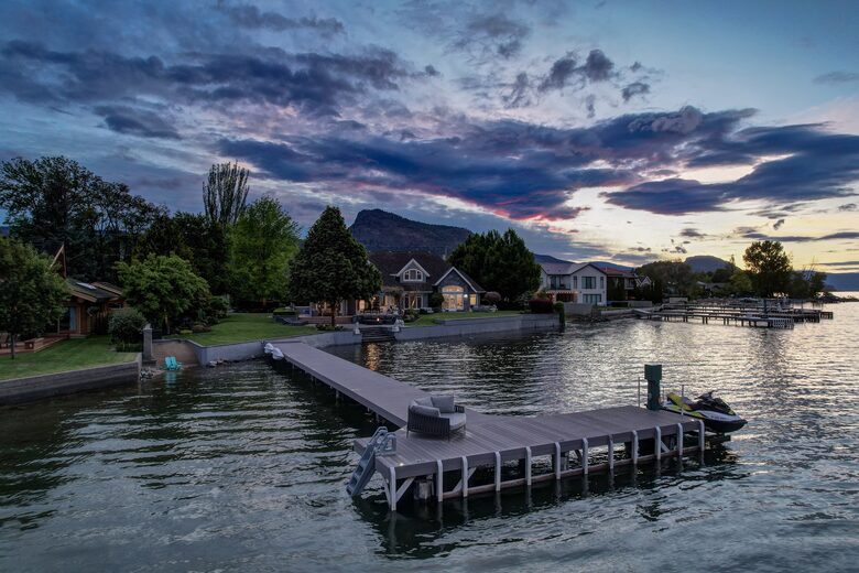 Gated Okanagan Waterfront Estate with Private Dock and Hot Tub - Summerland, Canada