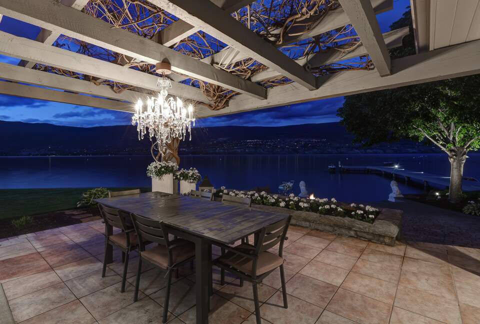 Gated Okanagan Waterfront Estate with Private Dock and Hot Tub - Summerland, Canada