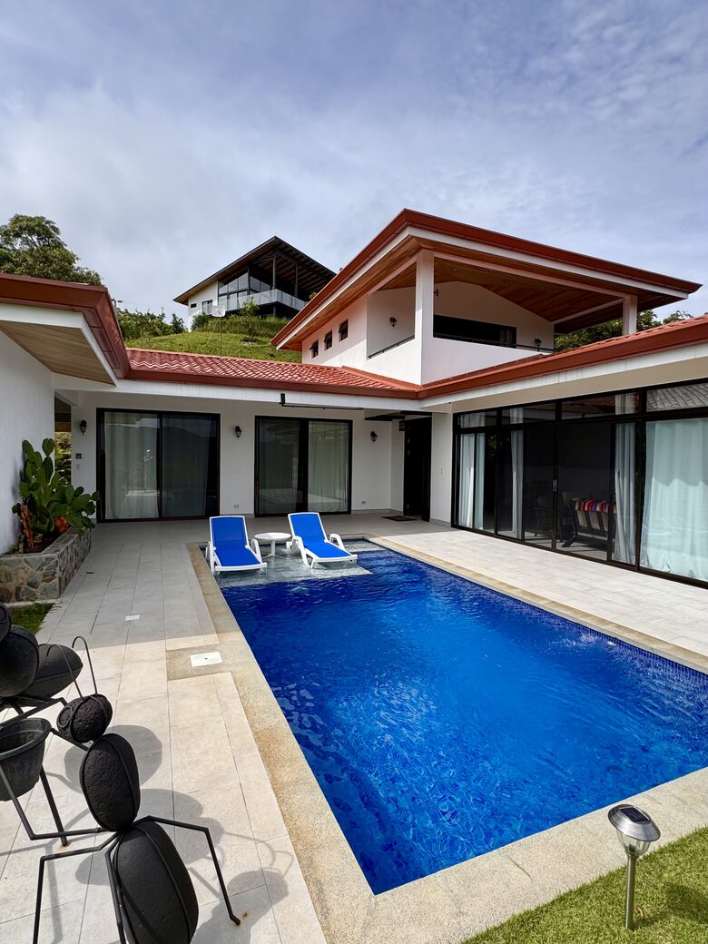 Modern Mountain Retreat with Private Pool & Panoramic Views - Atenas, Costa Rica