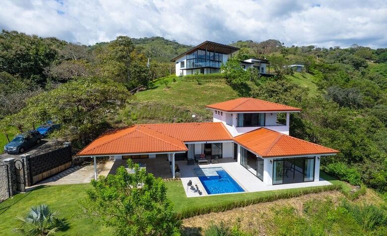 Modern Mountain Retreat with Private Pool & Panoramic Views - Atenas, Costa Rica