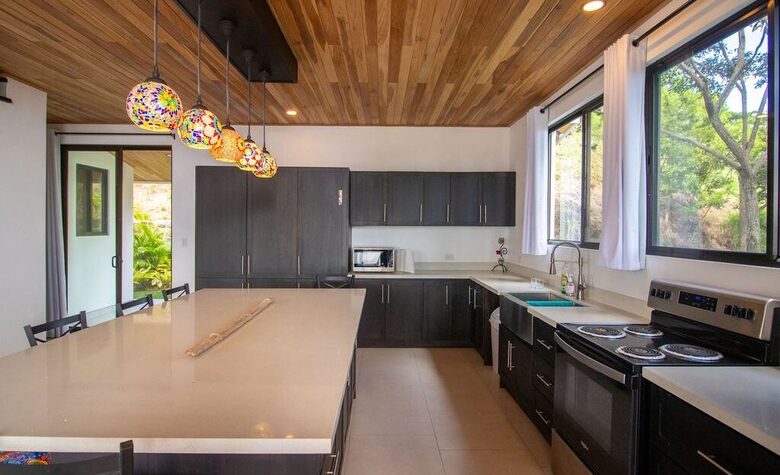 Modern Mountain Retreat with Private Pool & Panoramic Views - Atenas, Costa Rica