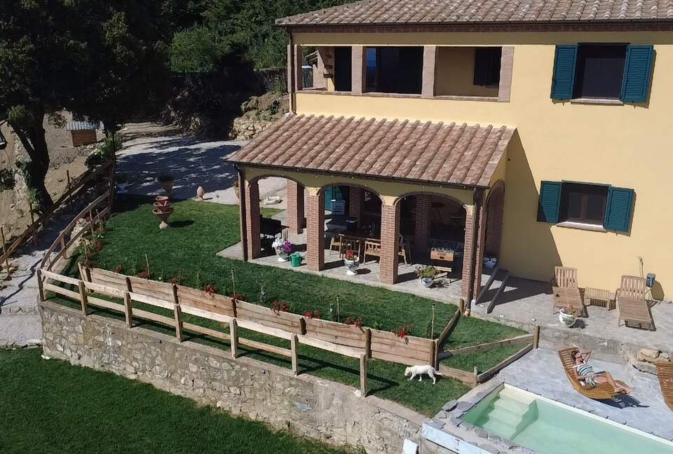 Elegant One-Bedroom Retreat in a Restored Tuscan Villa - Massa Marittima, Italy