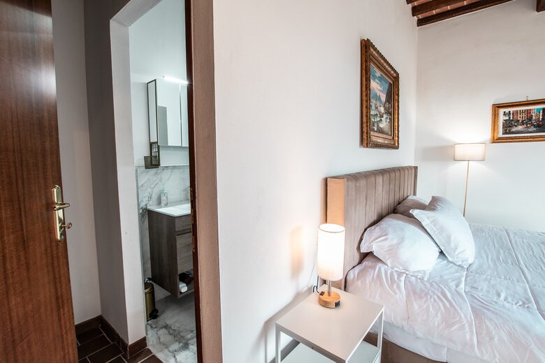 Elegant One-Bedroom Retreat in a Restored Tuscan Villa - Massa Marittima, Italy