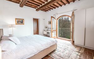 Elegant One-Bedroom Retreat in a Restored Tuscan Villa - Massa Marittima, Italy