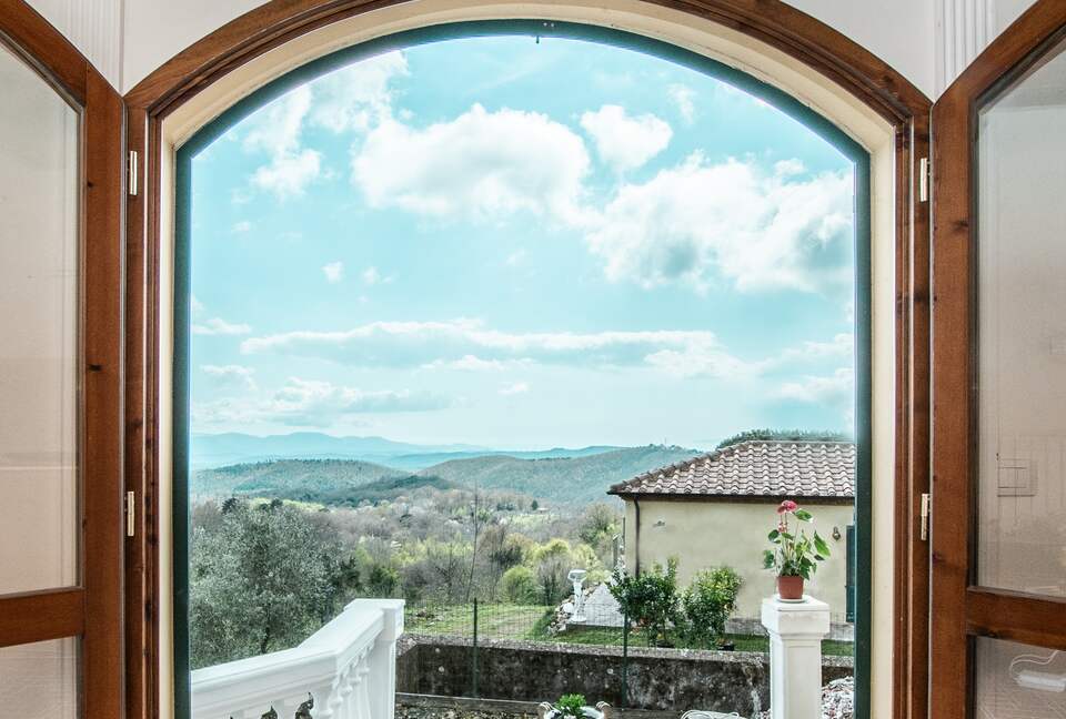 Elegant One-Bedroom Retreat in a Restored Tuscan Villa - Massa Marittima, Italy