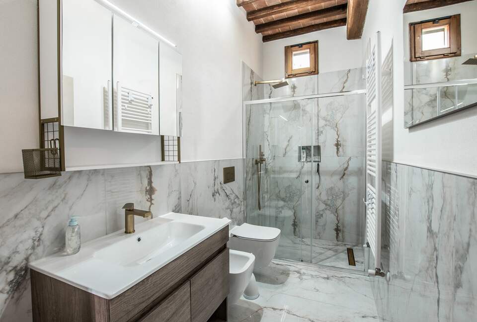 Elegant One-Bedroom Retreat in a Restored Tuscan Villa - Massa Marittima, Italy