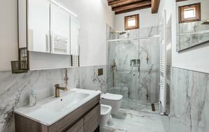 Elegant One-Bedroom Retreat in a Restored Tuscan Villa - Massa Marittima, Italy